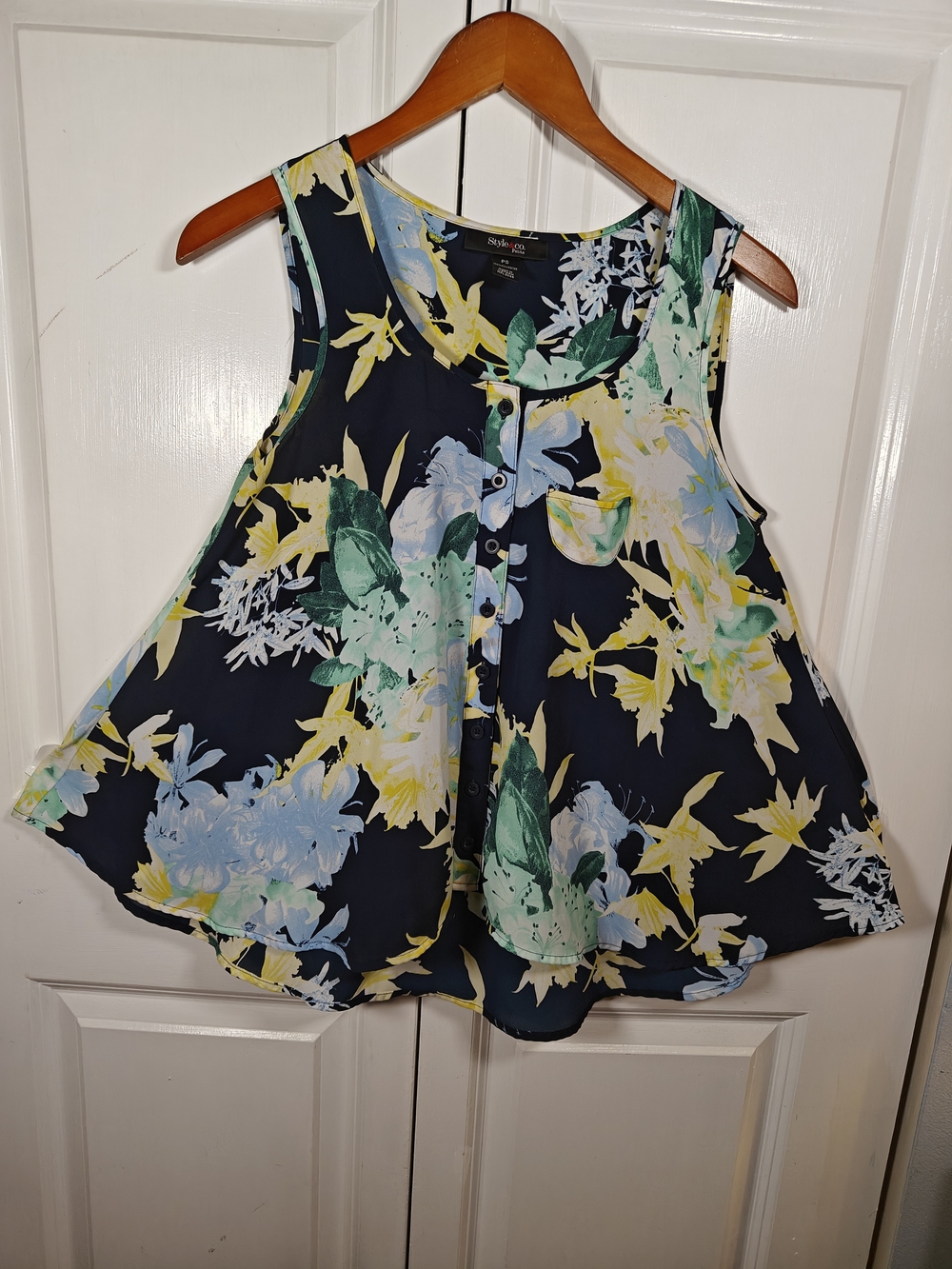 Style & Co. Navy Floral Sleeveless Button-Front Blouse